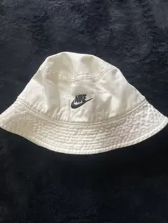 NIKE バケットハット ホワイト 刺繍ロゴのサムネイル