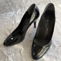 DIANA ラウンドトゥ　エナメル　ブラック　ヒール