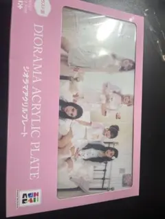 【新品未開封】ILLIT PHOTOBOOK bomb Merch　4点セット 2025年最新】illit 未開封の人気アイテム - メルカリ