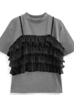 グレーと黒のフリルビスチェ付きトップス