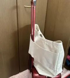 ホワイトキャリーオンバック　キャリーバックの持ち手につけられます