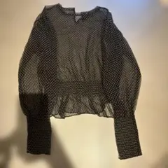 ZARAのドット柄シースルーブラウスです。