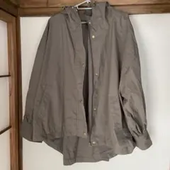 カーキのフード付き マウンテンパーカー