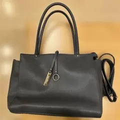 MONO COMME CA（モノコムサ） ロゴプレート バッグ