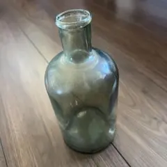 【送料込み】ガラス製花瓶 透明 クリアグリーン アンティーク風