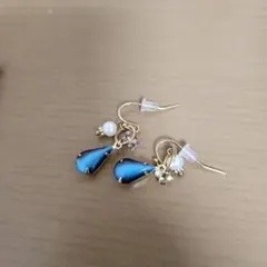 ハンドメイド 青いドロップ天然石ピアス