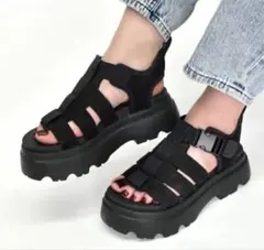 UGG SANDAL CORA 厚底のサムネイル