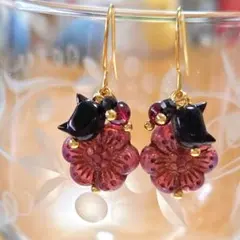 猫さんとチェコビーズとガーネットとブラックスピネルのピアス