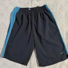 NIKE DRI-FIT ハーフパンツ ライン　スポーツ速乾軽量　XL ロゴ刺繍