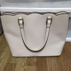 ベージュ スカラップエッジ ハンドバッグ