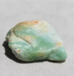 美透過］糸魚川翡翠 ラベンダー翡翠 原石 7.8g - メルカリ