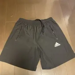 adidas ショートパンツ スポーツ