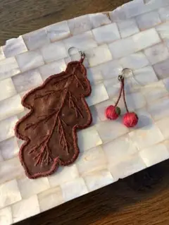 刺繍ピアス　作家もの