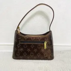 Item thumbnail for item 4e480129-b5e2-41a3-997d-e2a6508dd425