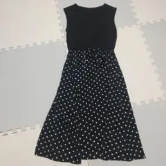黒と白のドット柄ノースリーブワンピース