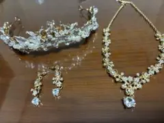 ティアラ　ウェディング