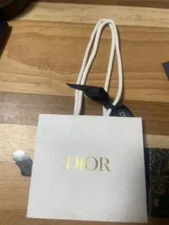 Dior ホワイト小型紙袋 ゴールドロゴ