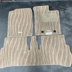 ランクル300 ZX 純正ベージュ カーペット フロアマットセット - メルカリ