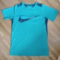 Nike DRI-FIT グリーン Tシャツ