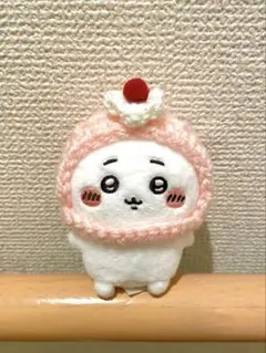 ちいかわ　おすわりぬいぐるみ用　いちごムース
