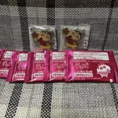 チョコビ クレヨンしんちゃん メタルチャーム2点セット シール5枚セット