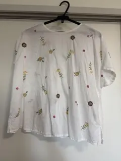 chambre de chame 花柄刺繍 ホワイト リネンTシャツのサムネイル