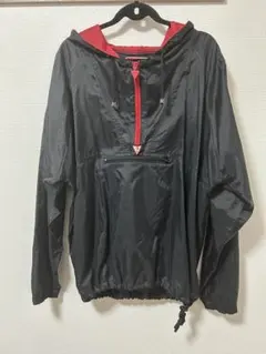 GUESS ナイロンジャケット フード付き ブラック/レッド