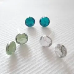 ラウンドストーン 樹脂ピアス