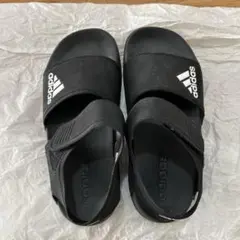 adidas ブラック サンダル