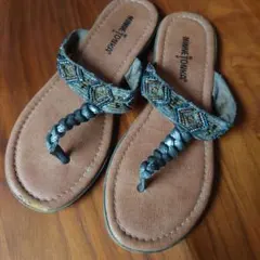 MINNETONKA ミネトンカ トングサンダル ビーズのサムネイル