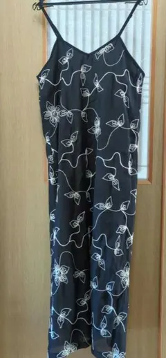 黒 花柄刺繍 キャミワンピース ロング丈