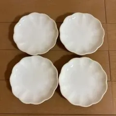 白いお花型のお皿　4点セット