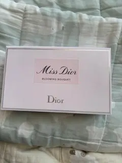 Miss Dior Blooming Bouquet セット