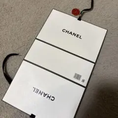 CHANEL ギフトボックス　チャーム付き