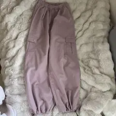 薄ピンク カジュアルパンツ サイドポケット付き