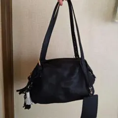 ブラックレザーハンドバッグ タッセル付き