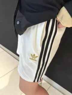 新品adidas アディダスオリジナルススリーストライプステリーショートパンツ