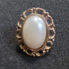 アンティーク調のレースデザインブローチ