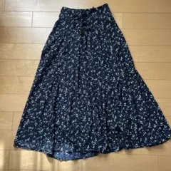 ハニーズ　小花柄フレアスカート Sサイズ　紺