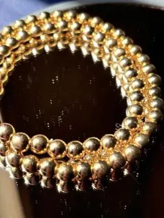 ゴールド ✨ビーズブレスレット二連に✨なります✨黄金色に輝き豪華に腕に輝きます。