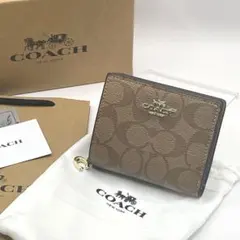 【新品未使用】COACH コーチ 二つ折り財布 シグネチャー ブラウン　チャーム