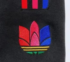 アディダスオリジナルス　スウェット　トレーナー　M　マルチカラーロゴ刺繍