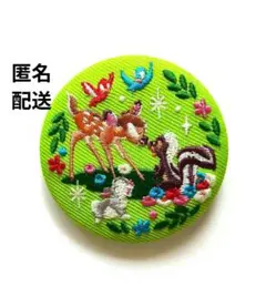 ☆美品☆ディズニー 刺繍缶バッジビスケット2 バンビ　とんすけ　フラワーのサムネイル