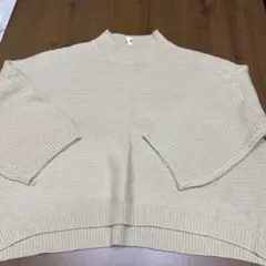 WHOAA ベージュ オーバーサイズ ニットセーター　ZURI