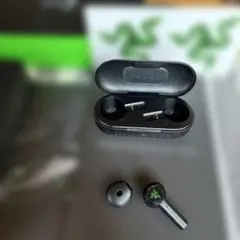 RAZER ワイヤレスイヤホン ブラック 右耳用&ケースのサムネイル