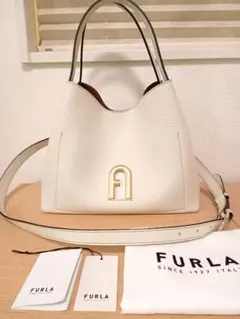 美品☆FURLA フルラ プリムラ ホーボー ２WAYショルダーバッグのサムネイル