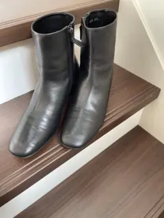 黒レザーショートブーツのサムネイル