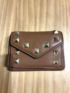 VALENTINO GARAVANI スタッズ 三つ折り財布 ブラウンのサムネイル