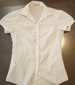 白 半袖 ボタンシャツ スーツの中ではランクの上の 素材 11号 フェミニン