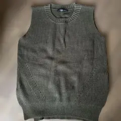 美品　INGNI ニットベスト カーキ ノースリーブ